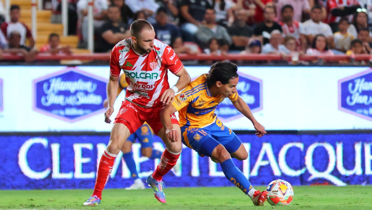 Necaxa vs Tigres en la ida de los cuartos de final del Clausura 2025 (Imago7)