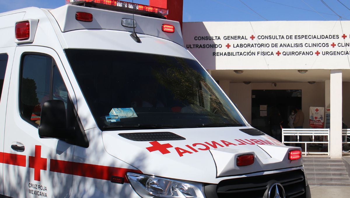 Paramédicos de Cruz Roja se movilizaron rápidamente al lugar para atender al lesionado. | Especial