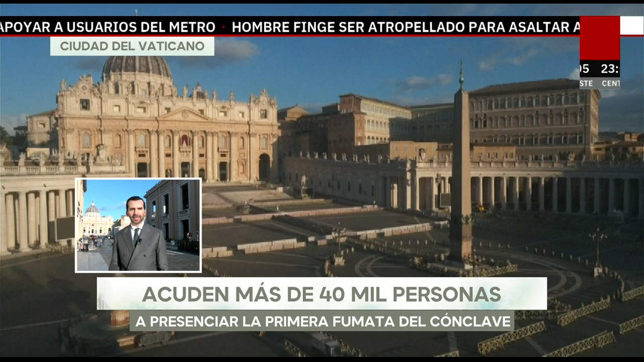 La Plaza San Pedro se llena de esperanza mientras esperan al próximo Papa