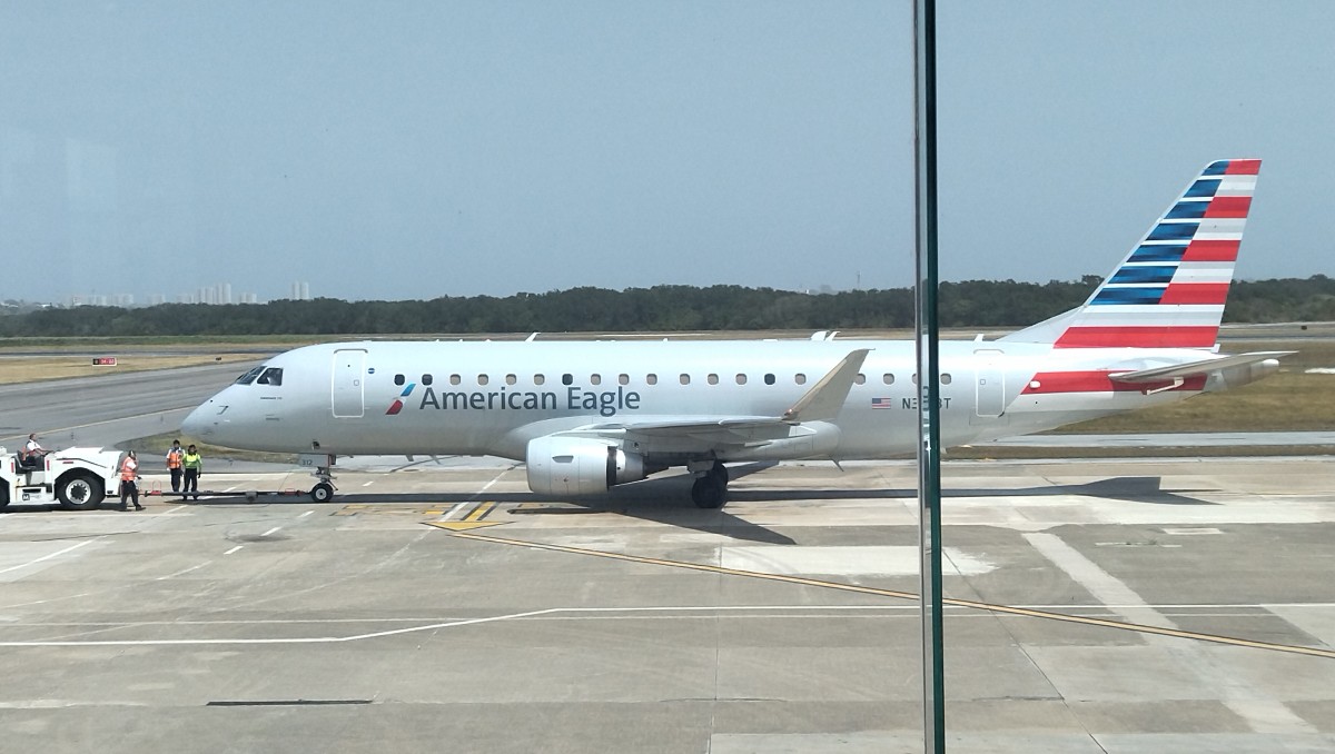 Despegue del avión de la compañía American Airlines en el Aeropuerto de Tampico. (Víctor Durán)