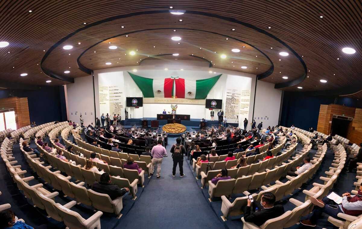 Diputado señalan la problemática que representan escuelas en predios irregulares. (Cortesía)