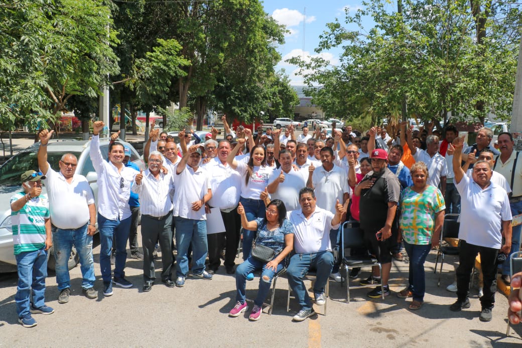 Concesionarios y operadores de diferentes agrupaciones de taxistas manifestaron su respaldo a Susy Torrecillas. (Especial)