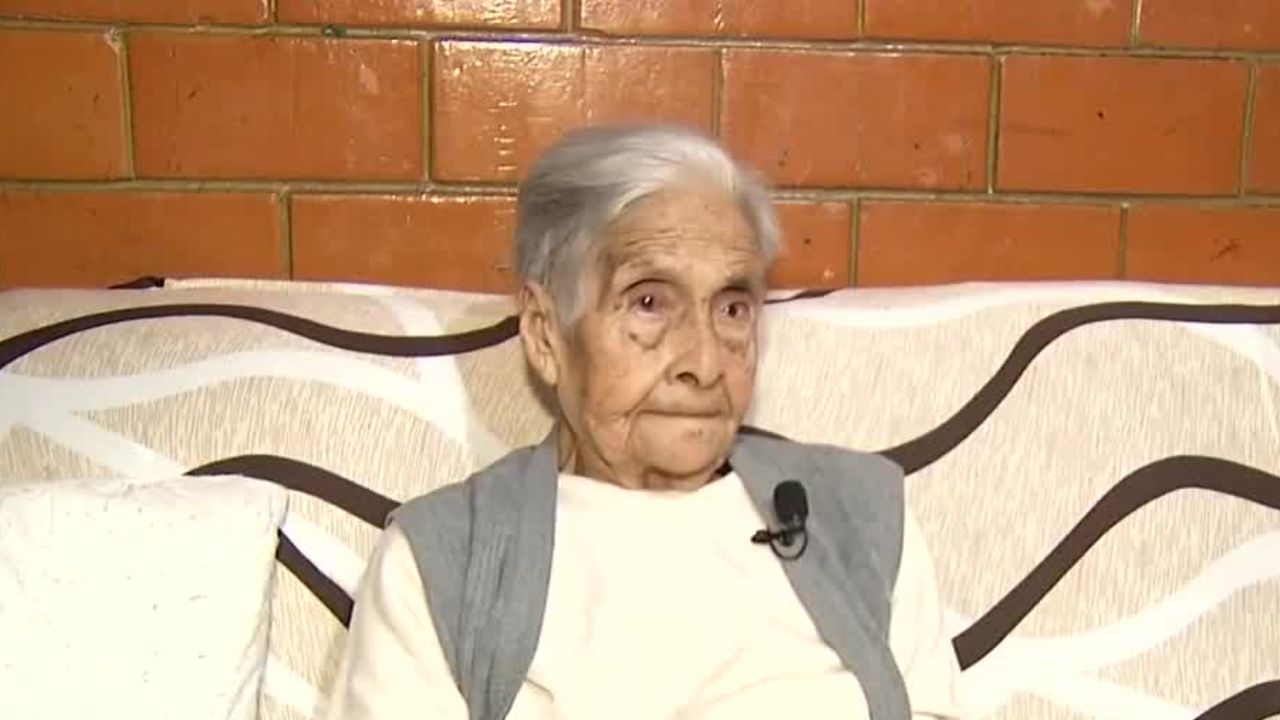 "Mi recuerdo más bonito es ser mamá": Beatriz, mujer de 100 años