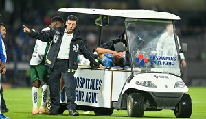 Andrés Montaño sufre lesión en el Cruz Azul vs León en la vuelta de los cuartos de final.