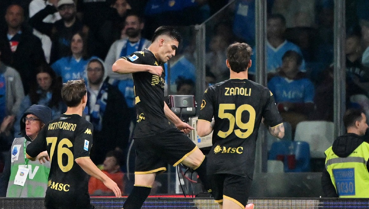 Johan Vásquez anota gol para rescatar el empate del Genoa ante Napoli (Reuters)
