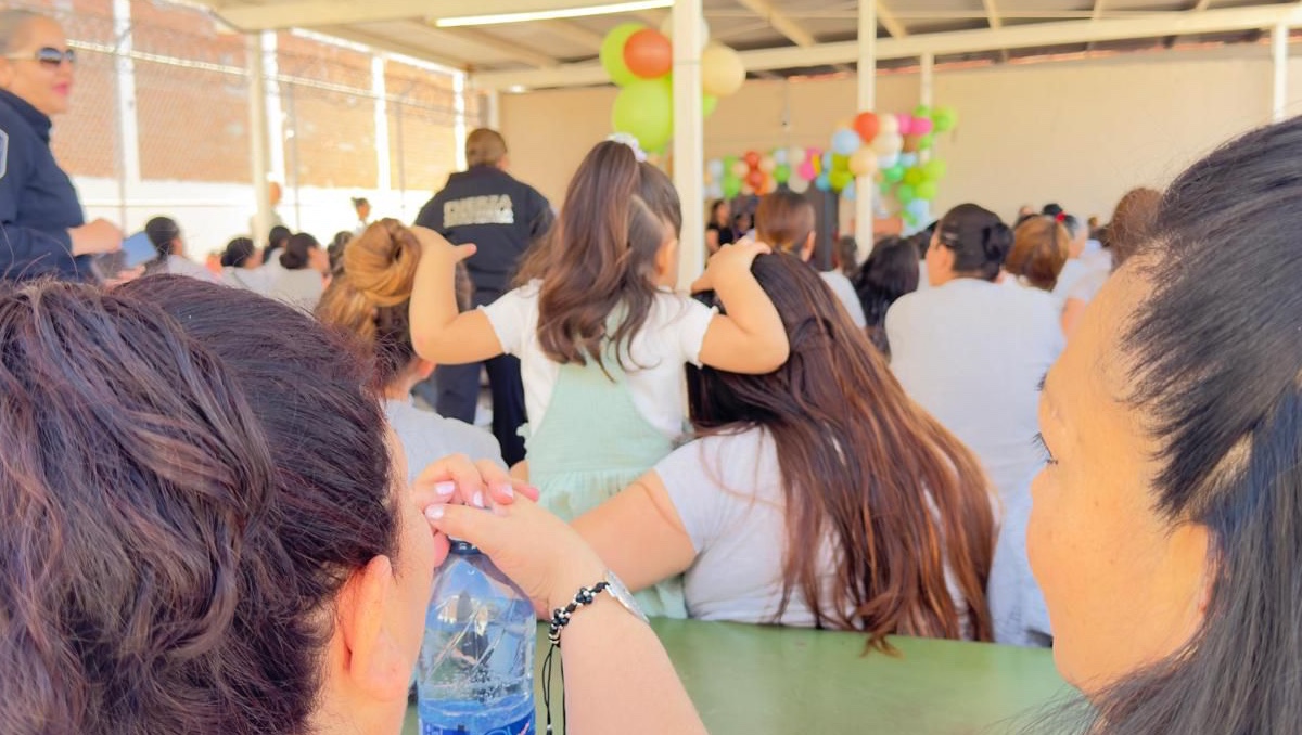 Las mujeres celebraron el Día de las Madres dentro del Cereso y en compañía de sus hijos. (Especial)