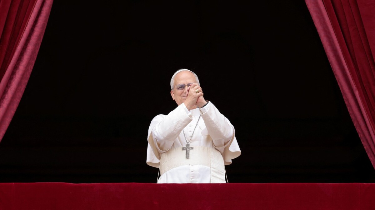 El papa León XIV desde el balcón de la Basílica de San Pedro. | Reuters
