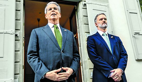 Scott Bessent y el representante comercial, Jamieson Greer, consideran que la negociación ha sido productiva. AP