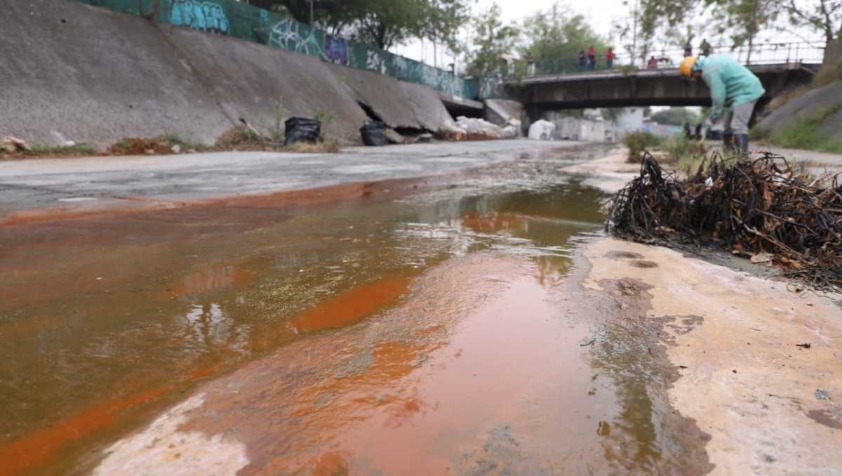 Contaminación arroyo La Talaverna en Guadalupe, Nuevo León / Luis Guerra