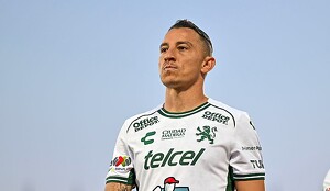 El entrenador de León, Eduardo Berizzo elogia a Andrés Guardado tras eliminación del equipo.
