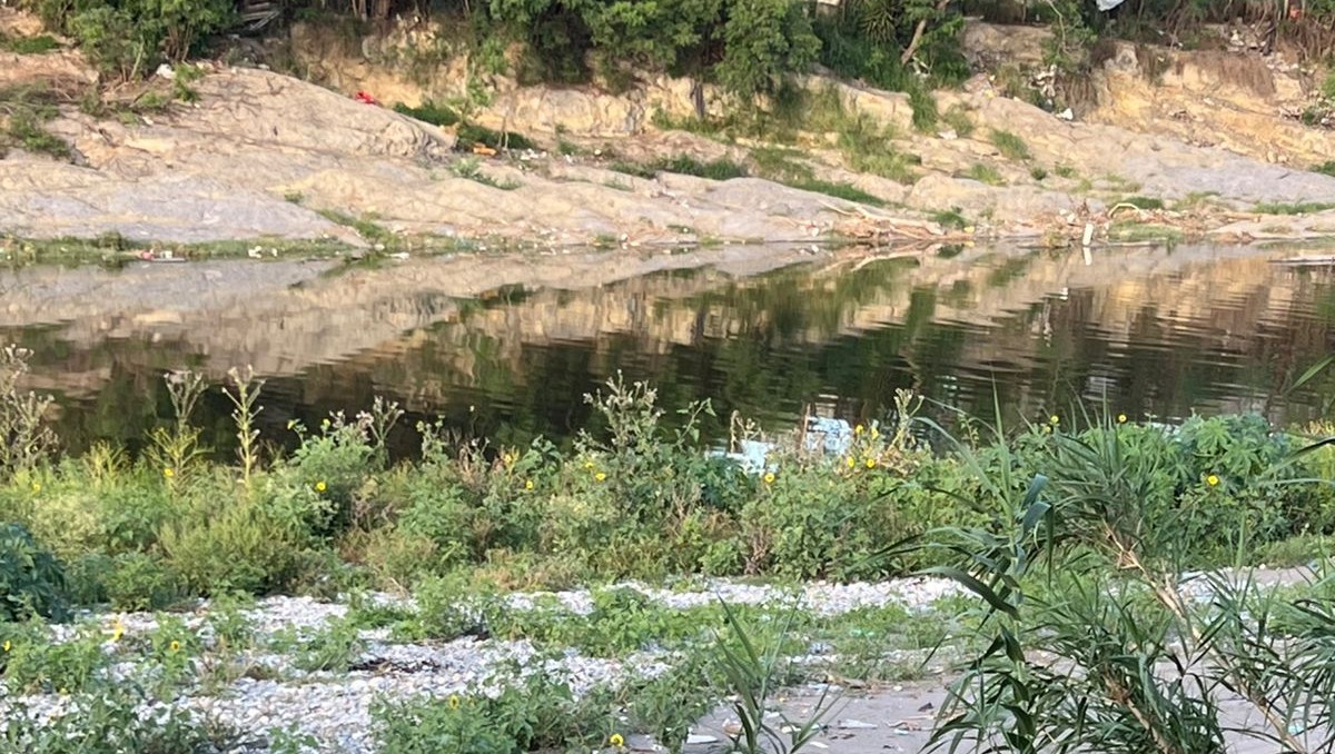 Francisco se lanzó desde la orilla y cayó en un pozo profundo del río. Foto: Susana Paredes