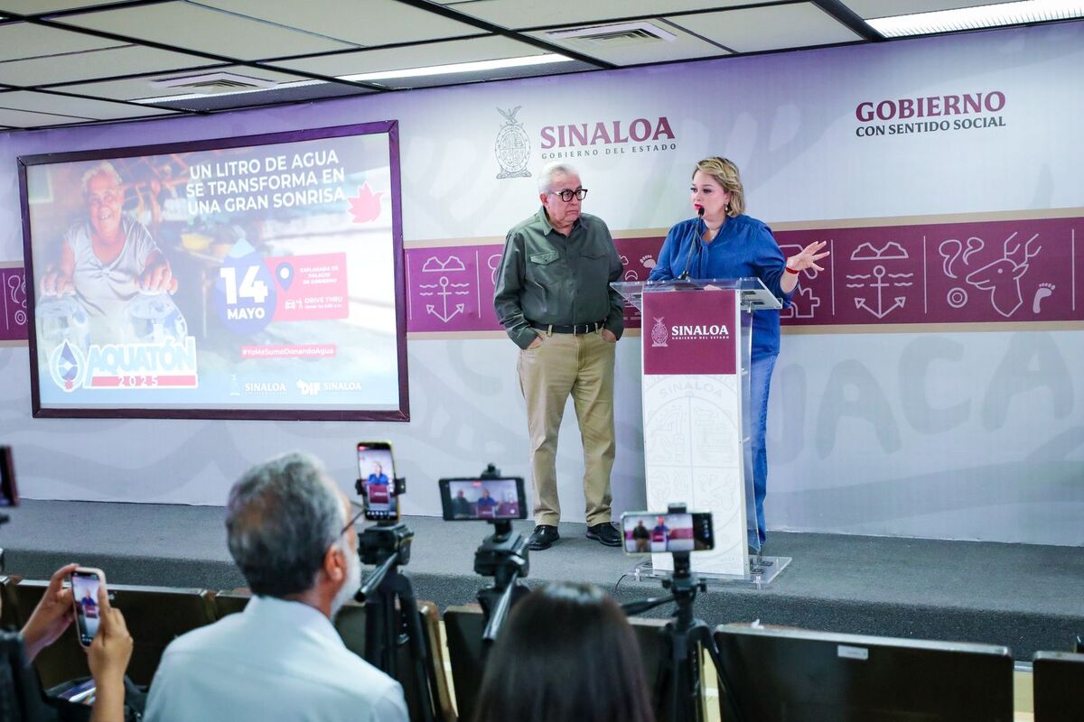 Frente a los medios de comunicación extendió la invitación. Foto: Especial