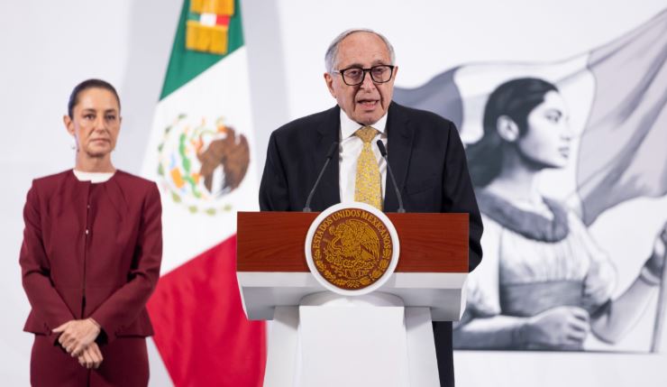 La presidenta Claudia Sheinbaum en la mañanera del pueblo.