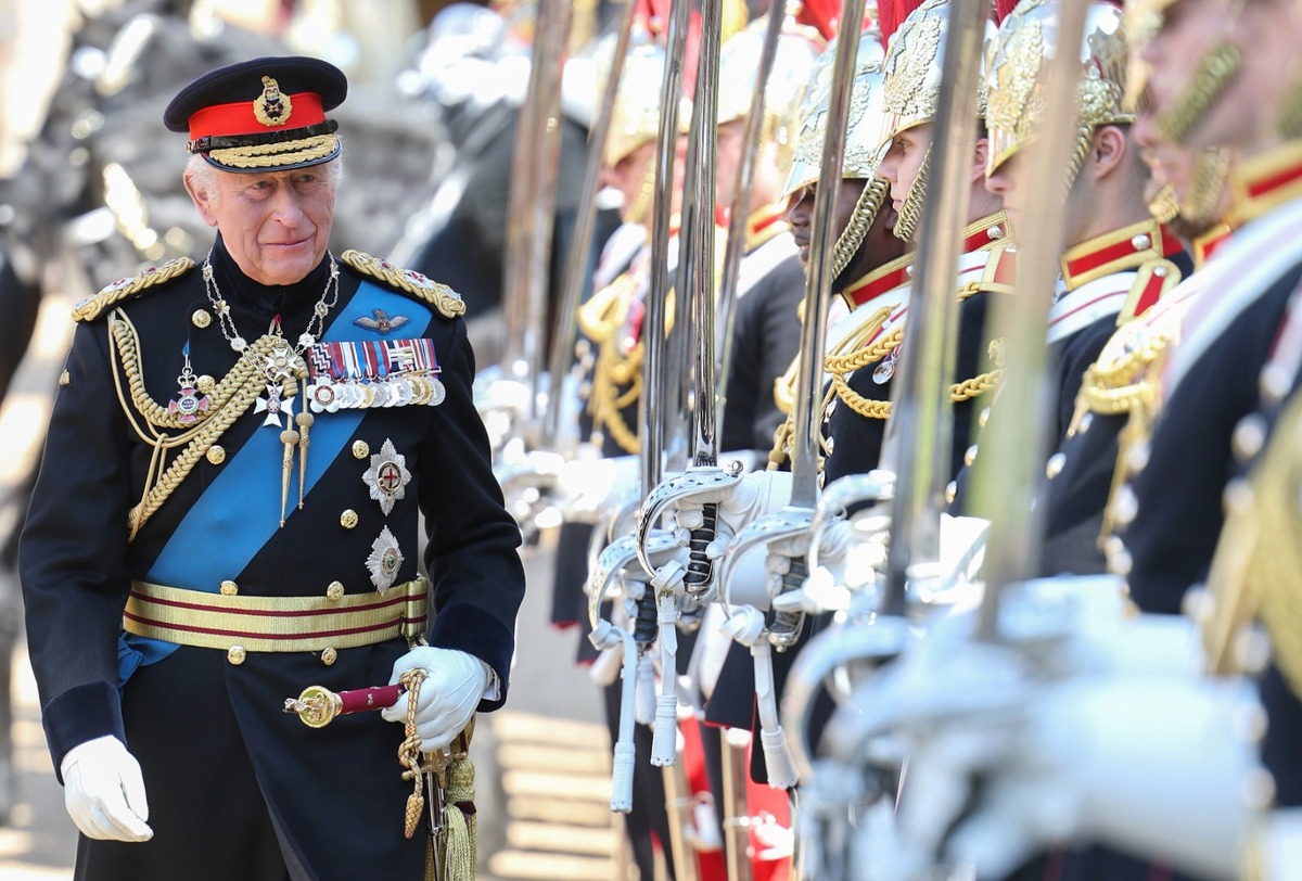 El monarca británico durante la ceremonia de presentación de los nuevos estandartes en el Castillo de Windsor. Chris Jackson/ AP