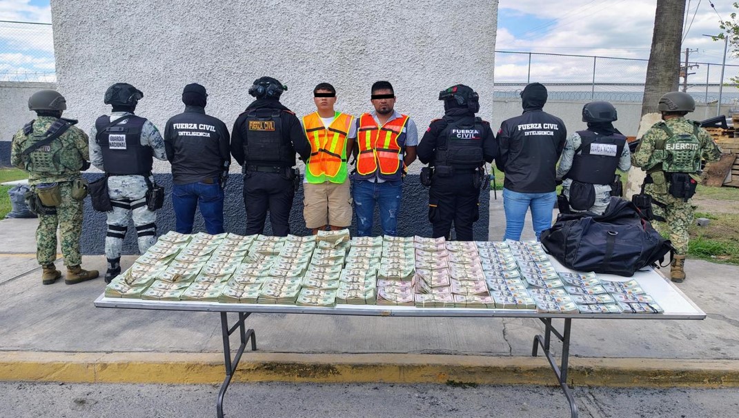 Dos personas fueron detenidas con más de 660 mil dólares en Nuevo León. | SSPC