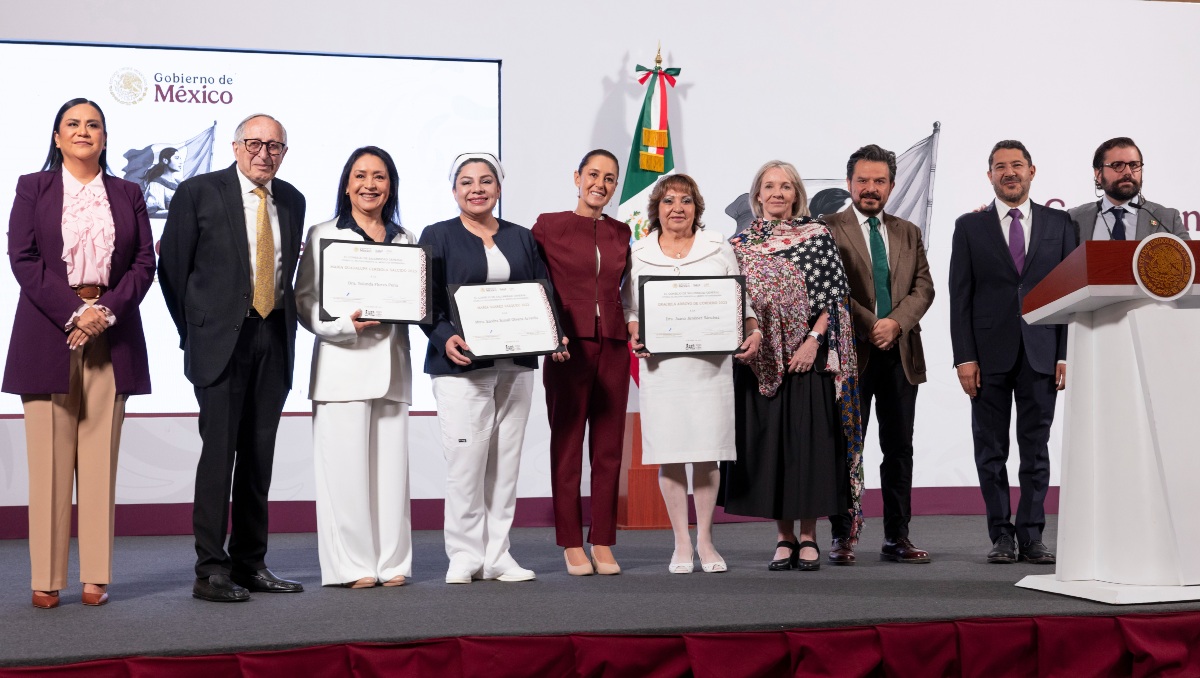 La Presidenta entregó reconocimientos por el Día Internacional de la Enfermería. | Cortesía