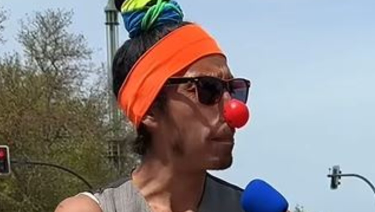 El artista circense que se volvió viral en Instagram | Captura