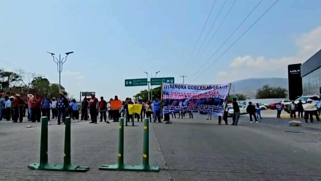 Bloquean la autopista del sol para exigir ser reubicado tras conflicto de tierras