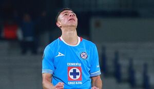 Cruz Azul compartió el parte médico de Andrés Montaño, quien se perderá lo que resta de la liguilla y la final de la Concacaf Champions Cup por grave lesión.