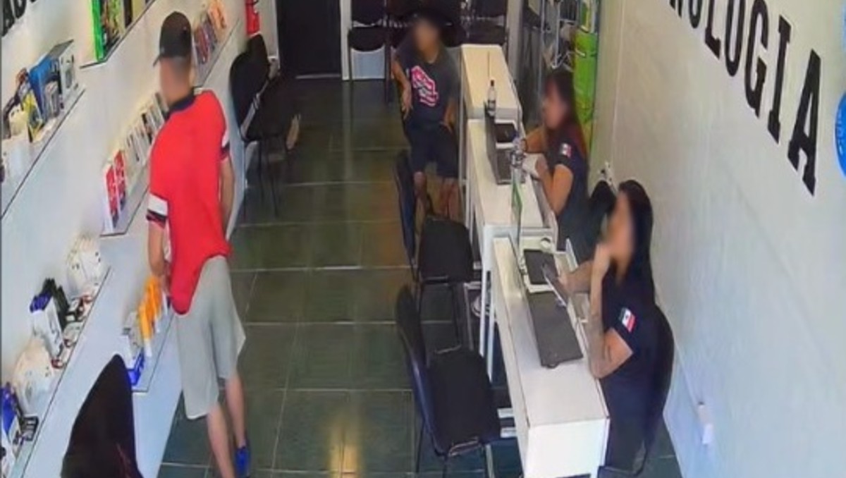 Los delincuentes se apoderaron de computadoras, celulares, carteras y otros artículos. Foto: Especial