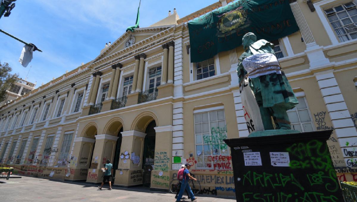 Diputado Octavio Martínez considera que Carlos Barrera debió haber renunciado antes a la Rectoría de la UAEMéx. Foto: (Cuartoscuro)