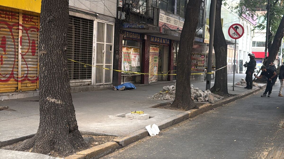 El hombre fue encontrado muerto por vecinos en la zona.