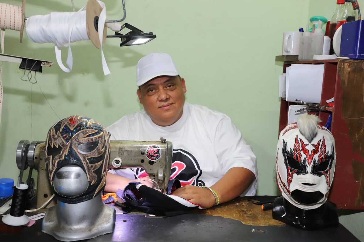 El trabajo del diseñador de Pentagón. (Imagen de: Javier Ríos)