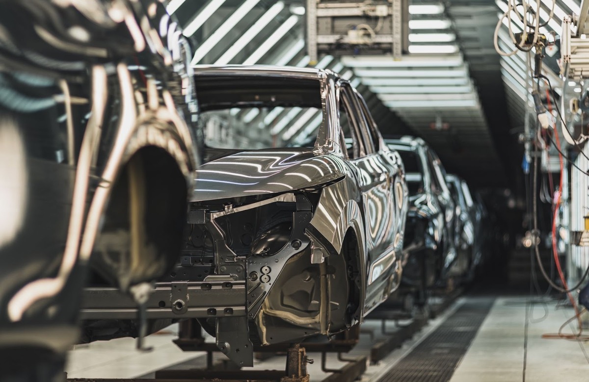 Se exentan de aranceles a las piezas automotrices originadas en México y Canadá. (Especial)