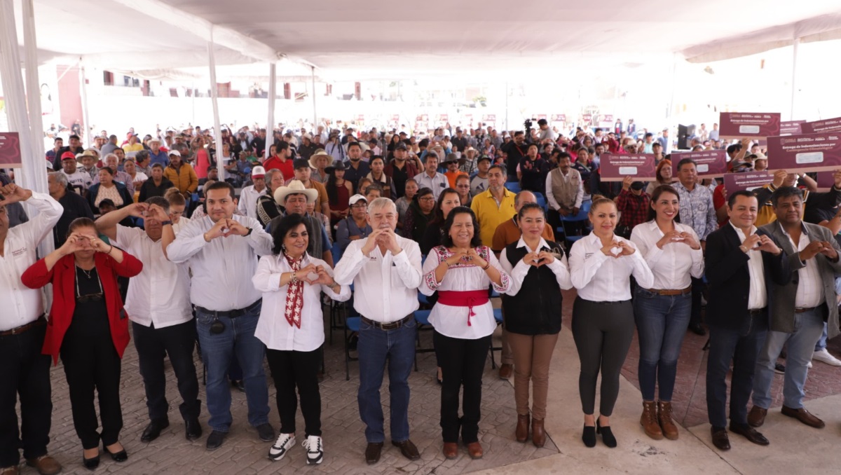 Gobierno entrega apoyos tras daños por heladas en Chiautzingo, Puebla | Especial