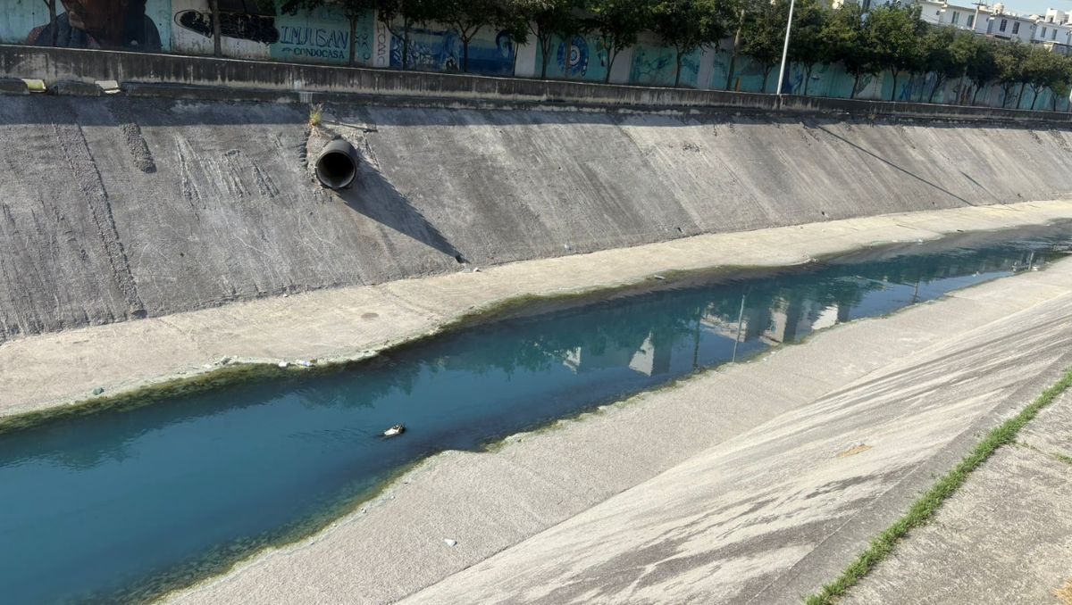La situación fue reportada desde temprana hora de este martes en el canalón de la avenida Cristina Larralde. Pedro Delgado
