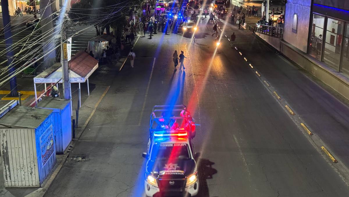 La vialidad más afectada se registró sobre la Vía Morelos,  donde se interrumpió totalmente la circulación. | Foto: Manolo Hernández