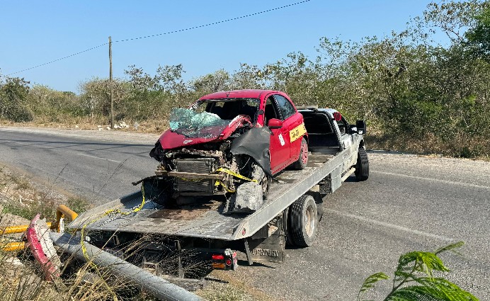 Vuelca taxi en corredor urbano de Altamira. (Alberto Cano)