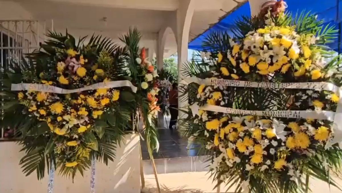 Yesenia Lara es sepultada en localidad de Las Camelias, donde ejercio como agente municipal | Especial
