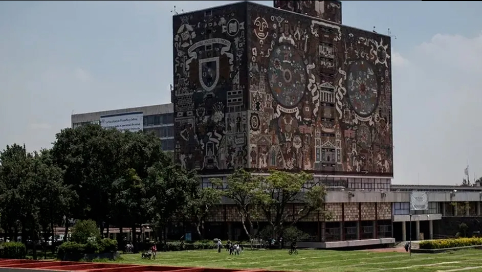 Apasionada, así es como se describiría la profesora que imparte clases en la UNAM
