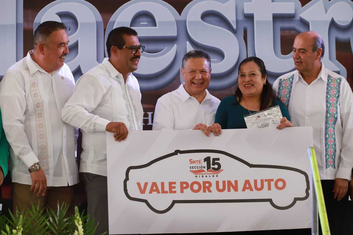 Celebración del Día del Maestro en Pachuca. (Jorge Sánchez)