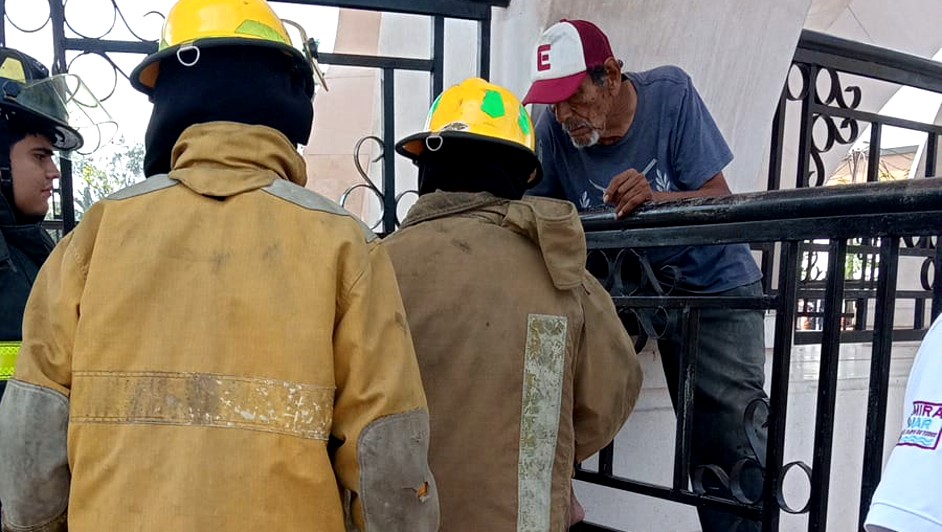 Cuerpo de Bomberos de Madero auxilió al hombre. (Alberto Cano)