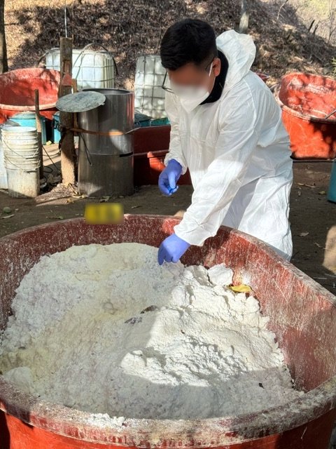 En el lugar había droga y precursores químicos para su fabricación.