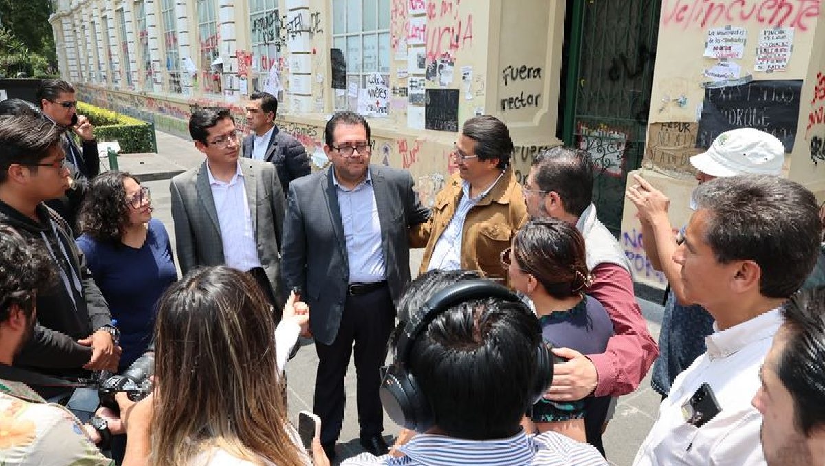 Encargado de despacho de la UAEMéx se presenta ante alumnos en paro. Foto: (Especial)