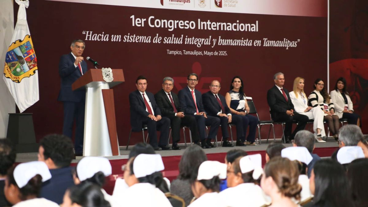 El gobernador acudió al Congreso acompañado de autoridades de salud de Nuevo León, Hidalgo y Veracruz. (Yazmín Sánchez)