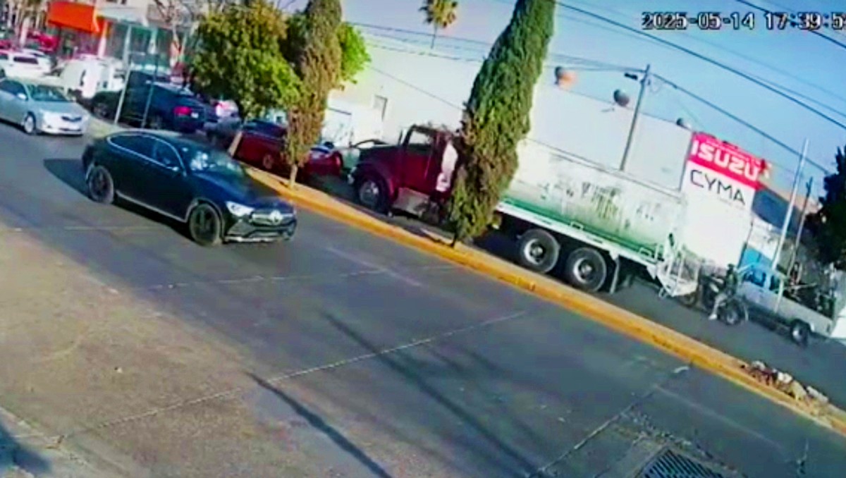 Pipa se queda sin frenos e impacta seis vehículos en León | Especial