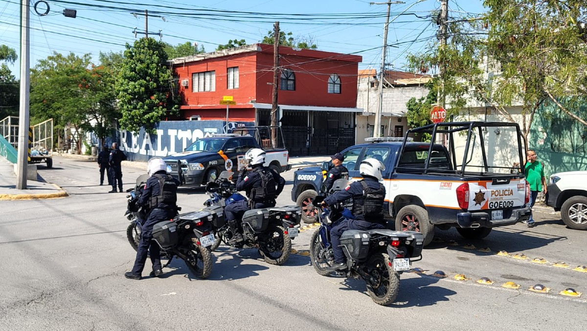 Policías municipales, Fuerza Civil y de la Sedena revisaron motocicletas, autos particulares y algunas unidades de carga.  Foto: Israel Santacruz