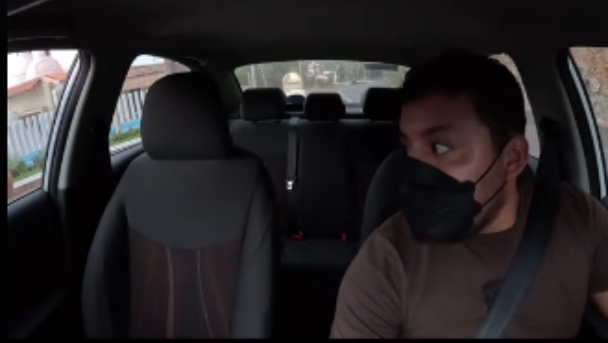 Taxista expone a hombre por mandar a sus hijos solos en el viaje