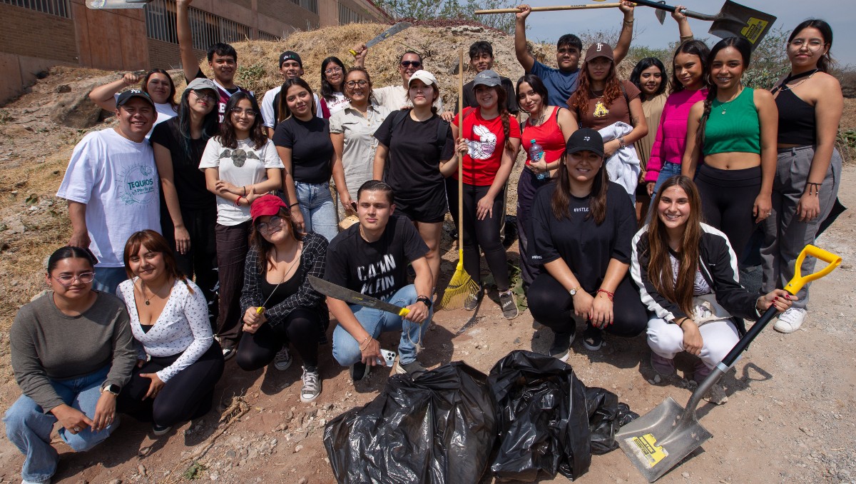 Universitarios participan en labores de limpieza en el Parque Metropolitano, Cerro del Cuatro y Jardín Botánico del Hospital Civil. (Cortesía)