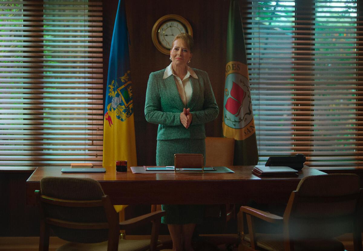 La actriz interpreta a una directora de colegio en la serie Serpientes y Escaleras. (ESPECIAL)