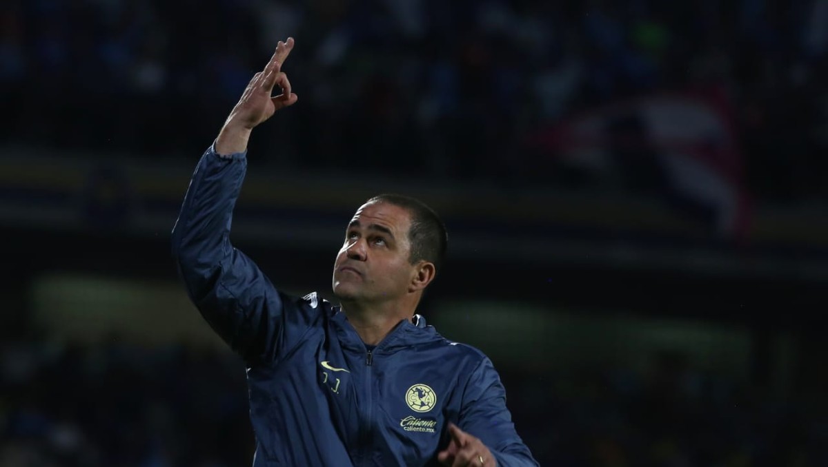 André Jardine hace polémico gesto a la afición de Cruz Azul (Ariana Pérez)