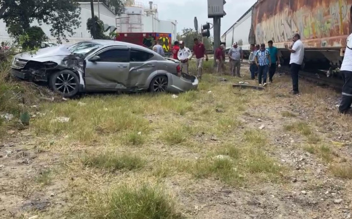 Dos menores resultaron lesionados tras el choque de un vehículo