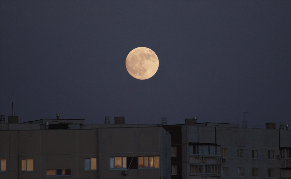La Luna tiende a convertir a los novelistas en poetas. (Unsplash)
