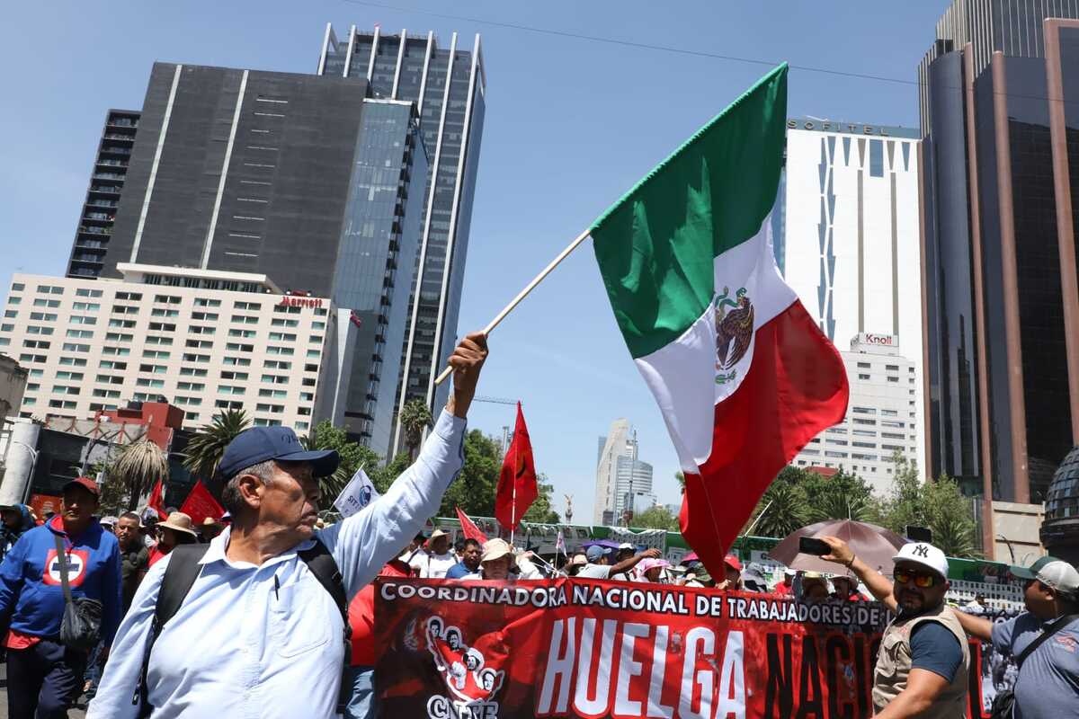 Marcha de la CNTE del Ángel de la Independencia al Zócalo. | Foto: Jesús Quintanar