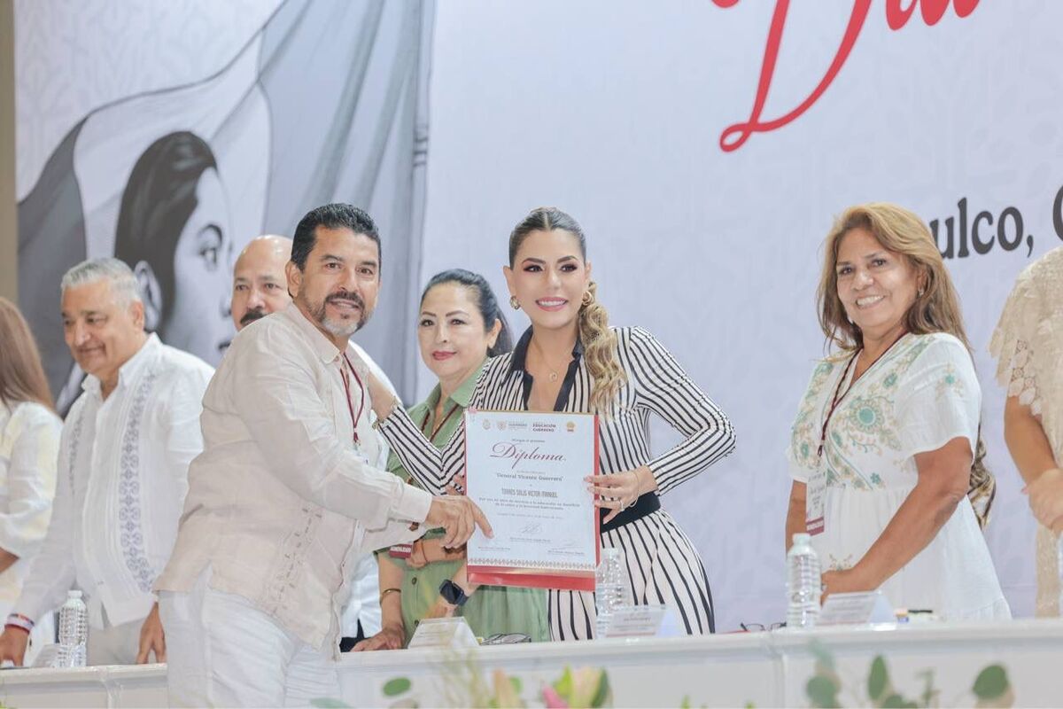 Se reconoció que los docentes son fundamentales para la construcción de la sociedad, forjando a las actuales y a las nuevas generaciones.