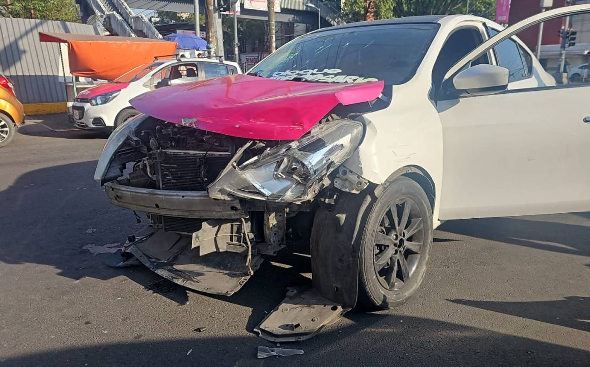 taxi provoca accidente en Azcapotzalco